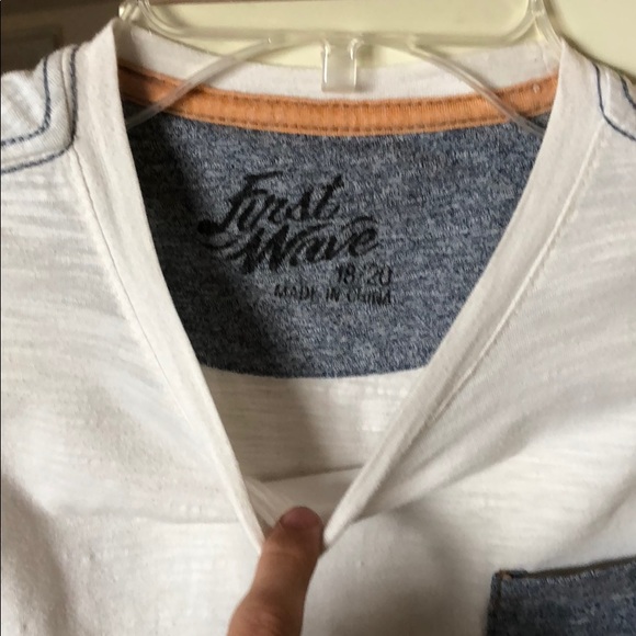 White t-shirt - Picture 3 of 4